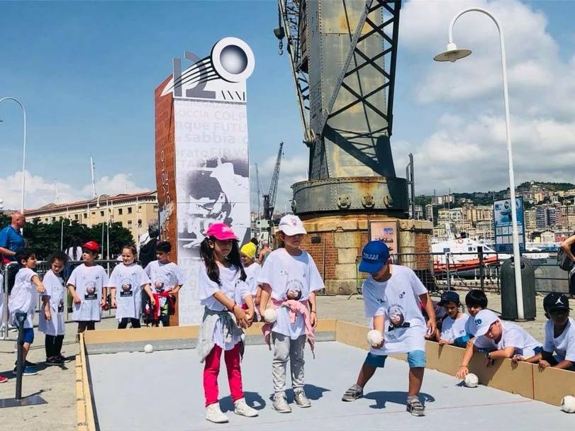 Giovani e giovanissimi in piazza a Genova e Torino per la festa dei 120 anni della Federbocce: una grande storia lanciata verso le nuove sfide del futuro 